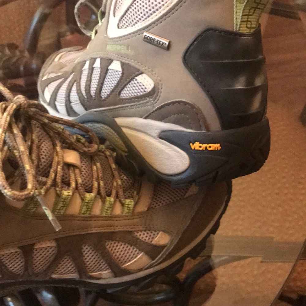 Merrell Tennis Shoes Slighyly Worn but very comfy.